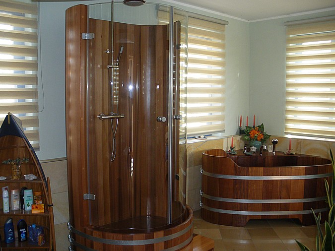 Sprchový kout ze dřeva nabízí opravdový komfort