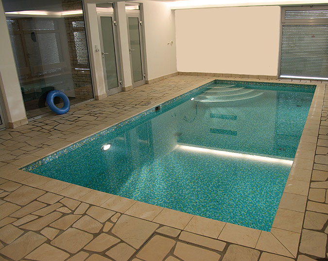 Bazén s obkladem mozaikou