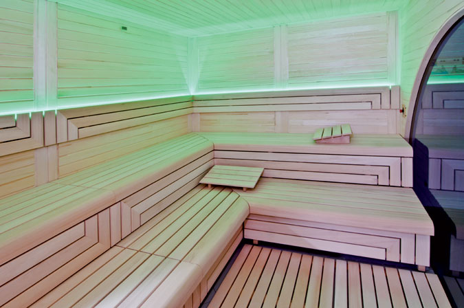 Jako moderní sauny označujeme sauny s využitím moderních technologií a materiálů jako je sklo, LED osvětlení apod.
